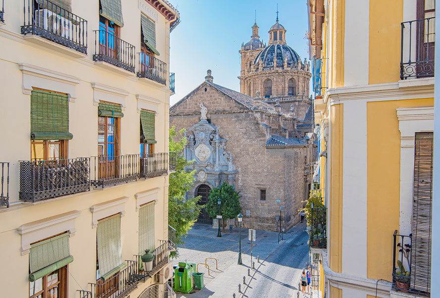 Vistas a la cudad desde el balcón del apartamento